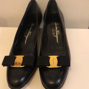 Salvatore Ferragamo Vera bow shoes, made in Italy
